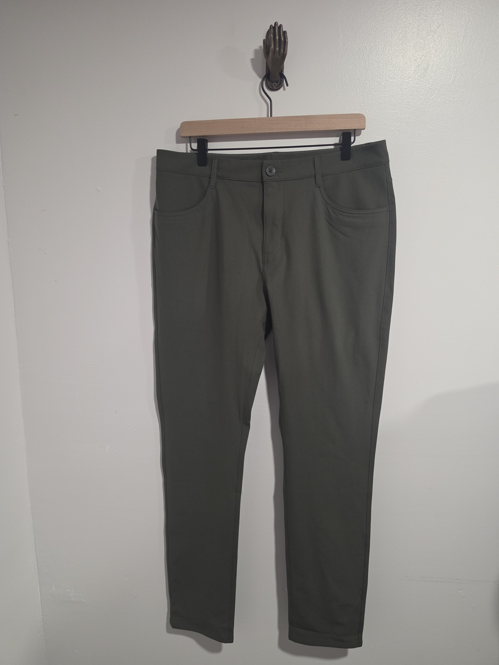 Vuori Meta Performance Slim Fit 5 Pocket Olive Green Men’s Pants Size 34/32